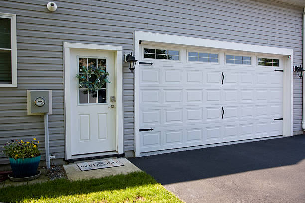 24/7 Emergency Garage Door Panel Replacement experts in North Sioux City, SD